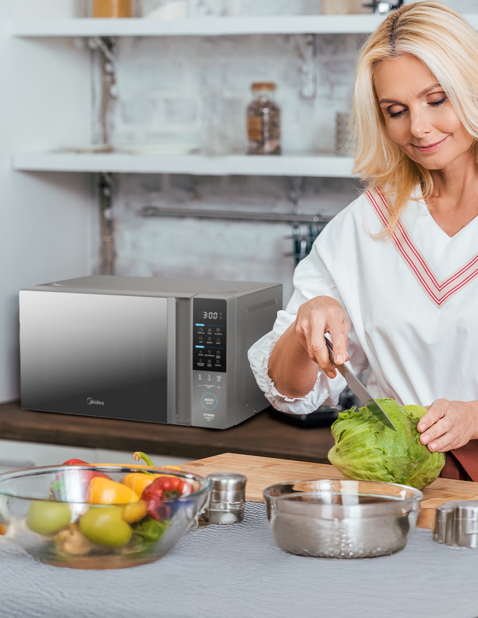 Horno de microondas convencional Midea modelo MMDT07S2MG de 0.7 pies cúbicos